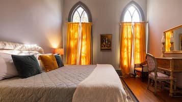 3 bedrooms, desk, iron/ironing board, free WiFi