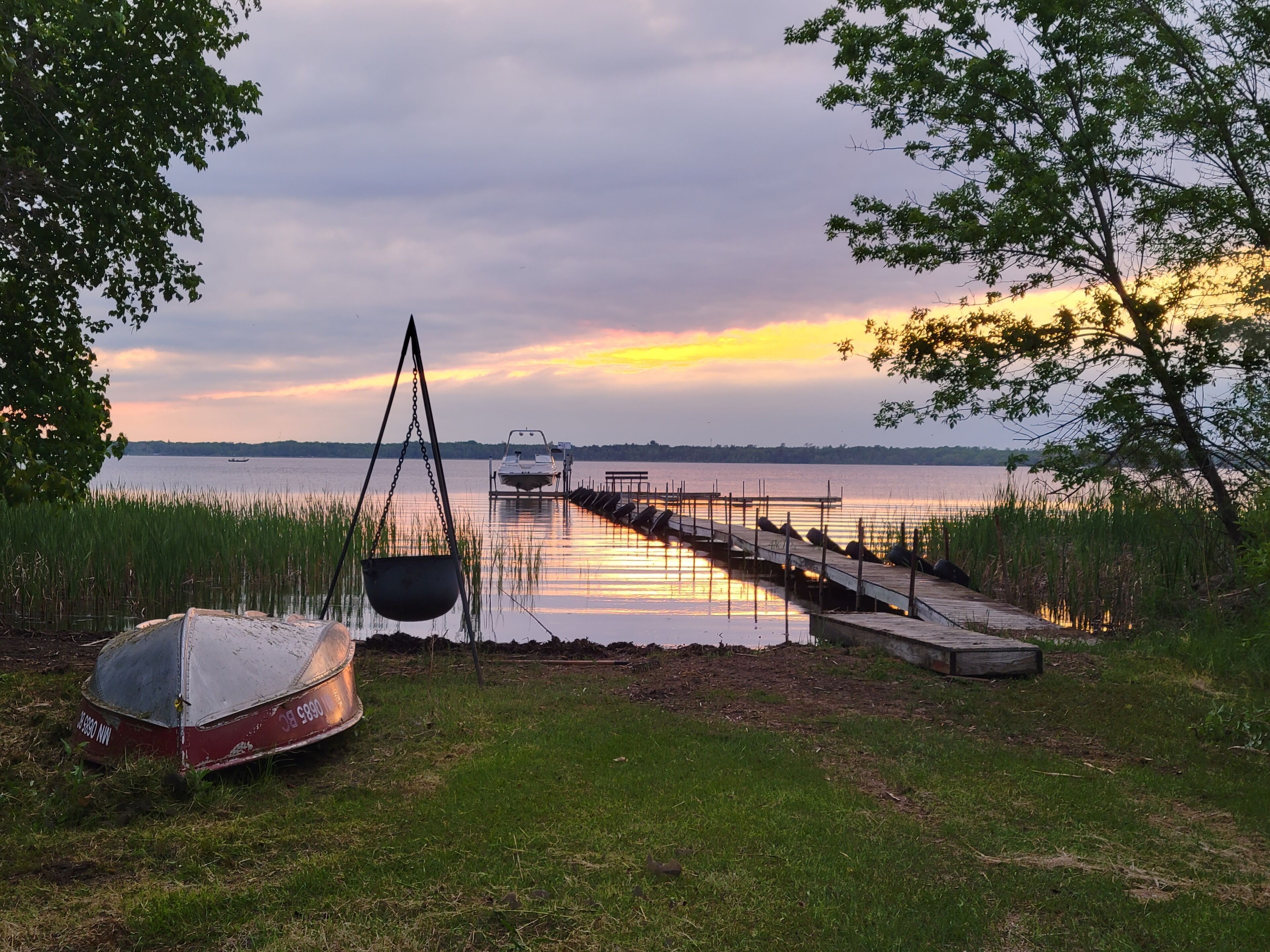 Lakeside Sand Beach House on 3 Acres near Nisswa and Cross Lake. in Merrifield, United States
