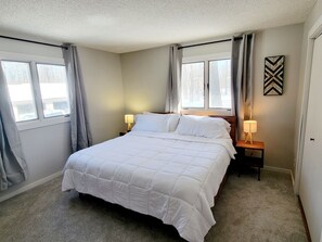 6 slaapkamers, een strijkplank/strijkijzer, reisbedje, gratis wifi