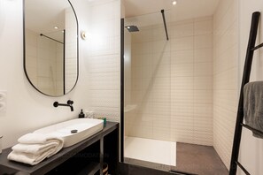 Shower, towels