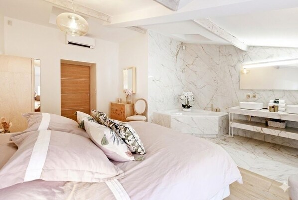 3 camere, ferro/asse da stiro, Wi-Fi gratuito, lenzuola