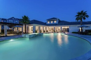 Outdoor pool - Comfy Boho Suite- 15min from IAH-SEASON DISCOUNT (Humble)