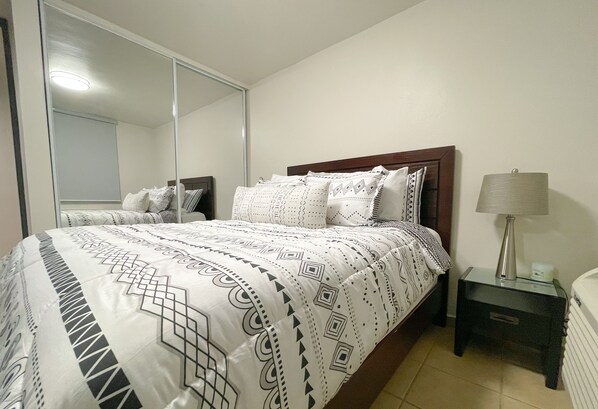 3 bedrooms, in-room safe, iron/ironing board, travel cot