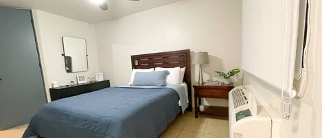 3 bedrooms, in-room safe, iron/ironing board, travel cot