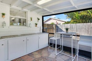Outdoor dining - 3 Bed, 2 Bath - North Palm Beach! (North Palm Beach)