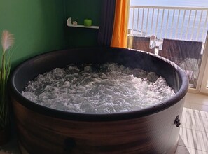 Indoor spa tub - Apartment Sutalo - One Bedroom Apartment with Terrace and Sea View (Klek)
