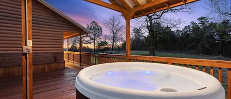 Outdoor spa tub