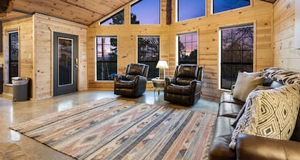 New hot tub, beautiful views, secluded and quiet