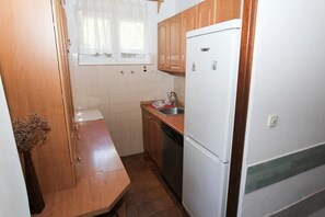 Fridge, oven, stovetop, dishwasher - Apartments Majica - Secret Garden - Spacious Two Bedroom Apartment with Terrace (A4+1) (Sveti Filip i Jakov)