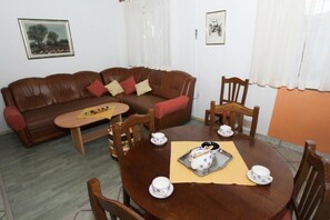 Interior - Apartments Majica - Secret Garden - Spacious Two Bedroom Apartment with Terrace (A4+1) (Sveti Filip i Jakov)