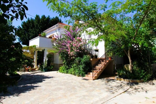 Exterior - Apartments Majica - Secret Garden - Spacious Two Bedroom Apartment with Terrace (A4+1) (Sveti Filip i Jakov)