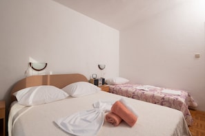 1 bedroom, iron/ironing board, internet, bed sheets