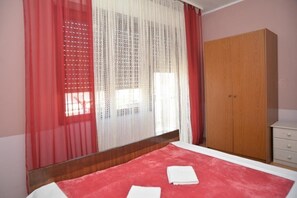 2 chambres, fer et planche à repasser, Wi-Fi, draps fournis