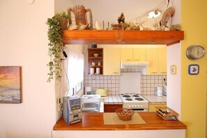 Fridge, microwave, oven, stovetop - Apartment Zrinka - Two-Bedroom Apartment with Balcony and Sea View (Ist)