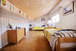 2 chambres, fer et planche à repasser, Wi-Fi, draps fournis