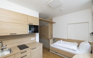 Chambre Simple Confort | Espace de travail pour ordinateur portable, Wi-Fi gratuit, draps fournis