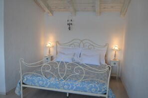 2 bedrooms, iron/ironing board, Internet, bed sheets