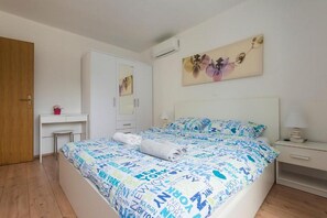 2 bedrooms, WiFi, bed sheets