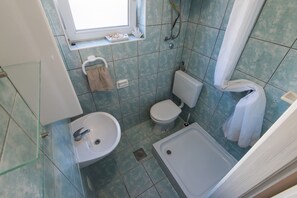 Shower, towels - Apartments Vranela - Two bedroom apartment with Balcony (Biograd na Moru)