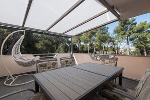 Outdoor dining - Apartments Vranela - Two bedroom apartment with Balcony (Biograd na Moru)