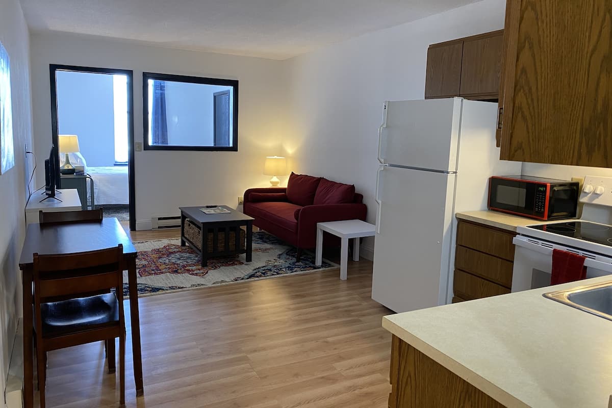 Quiet Retreat Suite 6 | Living area | 40-inch Smart TV with cable channels, TV, computer monitors