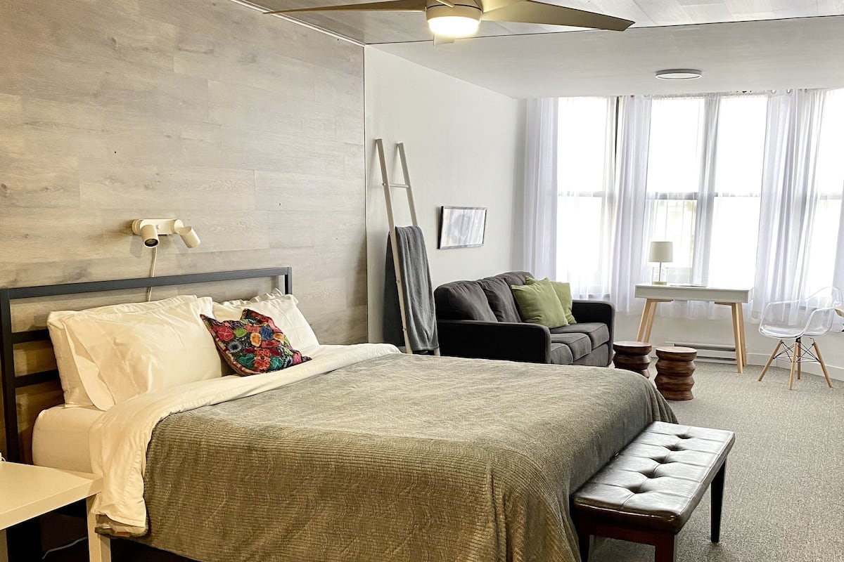 Quite Comfort 7 | Premium bedding, down comforters, individually decorated