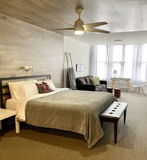 Quite Comfort 7 | Premium bedding, down comforters, individually decorated - Onora Suites (Wausau)