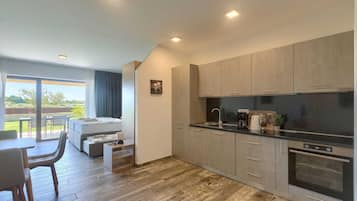 Refrigerador, microondas, horno y lavavajillas