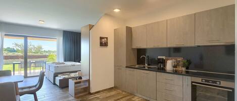 Køleskab, mikrobølgeovn, ovn, opvaskemaskine