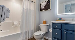 مجففات شعر، مناشف، صابون، شامبو