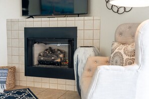 Smart TV, fireplace