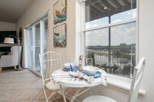 Natalie`s Nook, Lake Hideaway near Downtown Fun!