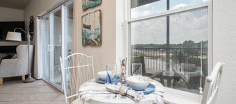 Natalie`s Nook, Lake Hideaway near Downtown Fun!