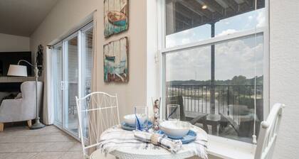Natalie's Nook, Lake Hideaway near Downtown Fun!