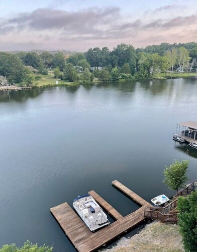 Natalie`s Nook, Lake Hideaway near Downtown Fun!