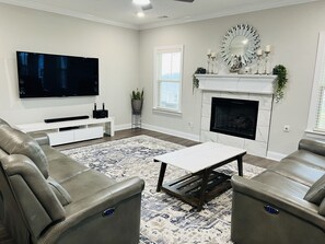 Living area - Luxurious Farmhouse in Evans 15 mins from Masters only 7 miles (Evans)