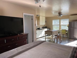 1 bedroom, desk, free WiFi, bed sheets