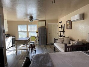 1 bedroom, desk, free WiFi, bed sheets