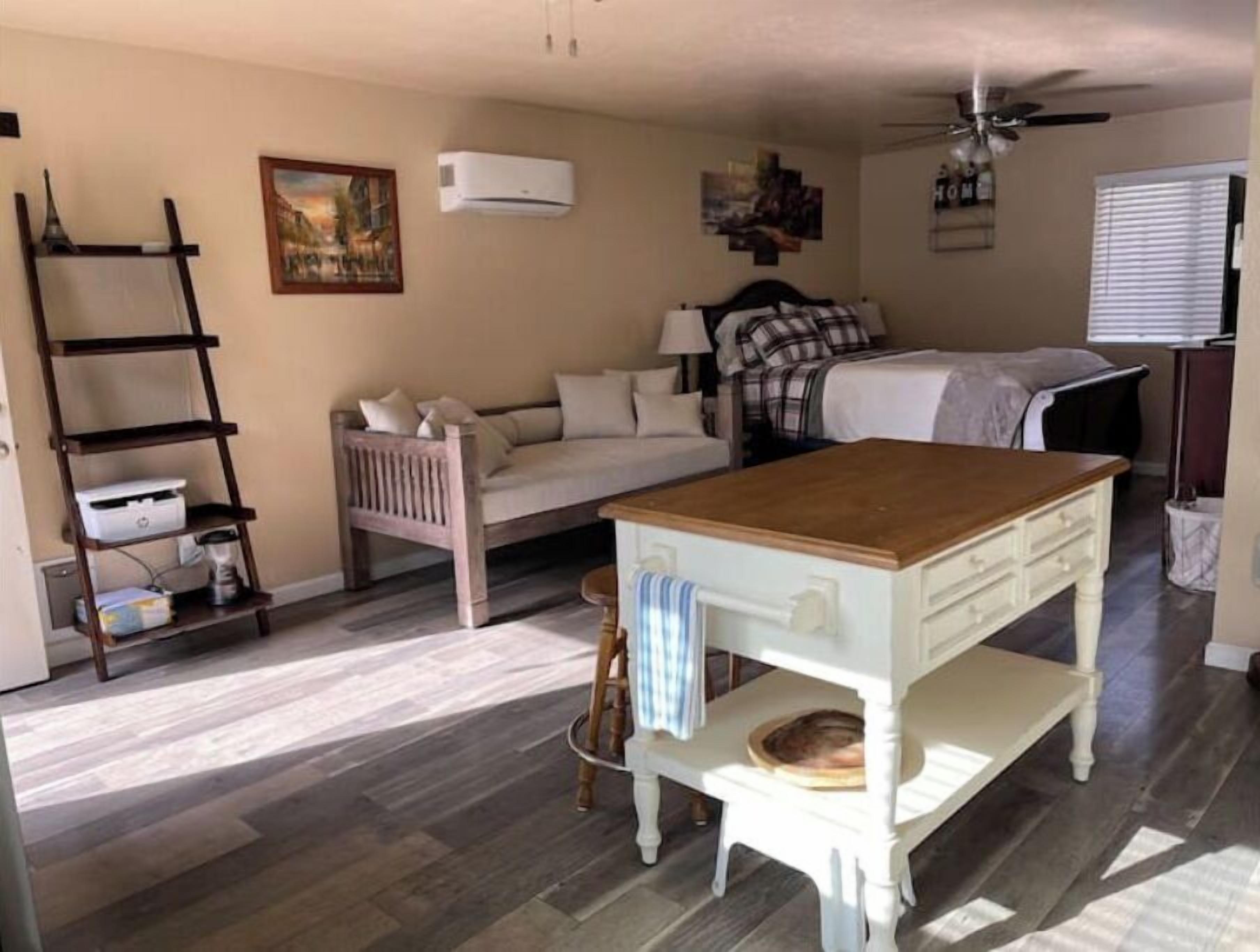 1 bedroom, desk, free WiFi, bed sheets