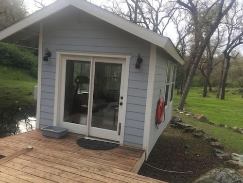 Cozy Guesthouse on 5 acres