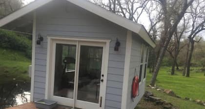 Cozy Guesthouse on 5 acres