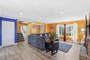 Télévision, cheminée, jeux vidéo, table de tennis de table