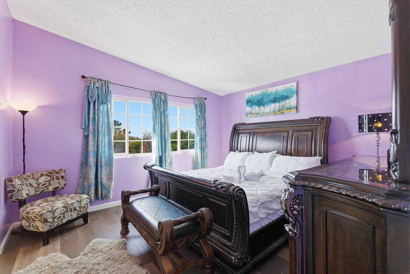 4 bedrooms, desk, iron/ironing board, travel cot