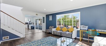 Home Away From Home w/Big Pool and Hot Tub