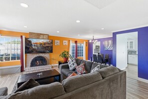 Télévision, cheminée, jeux vidéo, table de tennis de table