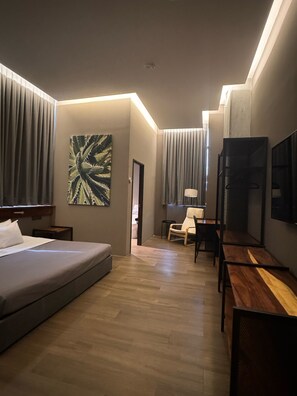 Premium bedding, down comforters, in-room safe, desk - Amae21 Lofts (San Pedro Garza García)