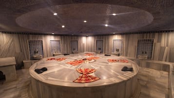 Een Turks bad/hammam, lichaamsbehandelingen, hotstone-massages