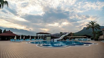 Een seizoensgebonden buitenzwembad