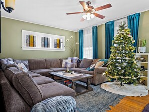 Smart-TV, Kamin, Bücher