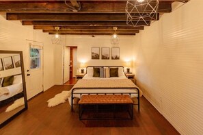 3 camere, una scrivania, ferro/asse da stiro, culla da viaggio